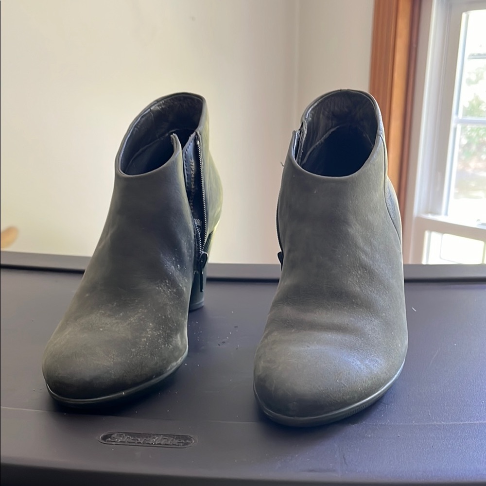 Ecco bottle green Ankle Boots Sleek Comfortable Design